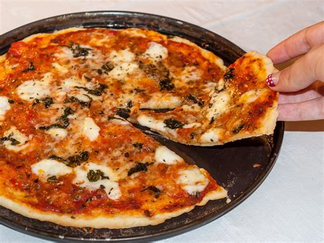 How to Make New York Style Pizza: 8 Steps (with Pictures)