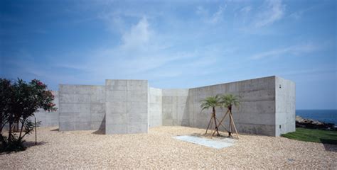 Unusual House Design, Japan - deliberately deceptive