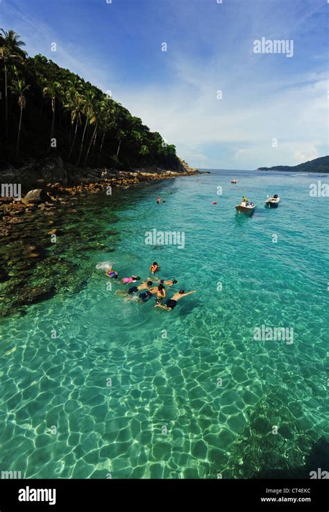 Malaysia, Perhentian Islands, Perhentian Kecil, tourist snorkeling in turquoise water Stock ...