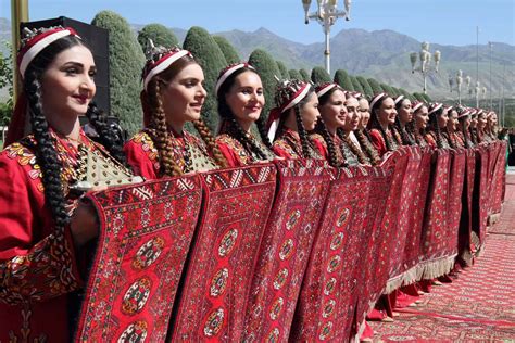 Turkmenistan solemnly celebrate Turkmen carpet holiday | Society