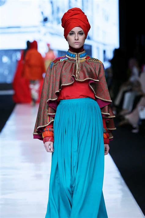 Jakarta Fashion Week 2014: Dian Pelangi | FashionWindows Network