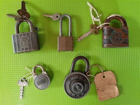 5 VINTAGE PADLOCKS & KEYS COMBINATION LOCK MASTER REESE YALE CORBIN ANTIQUE -- Antique Price ...