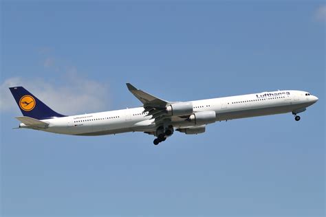 File:Lufthansa A340-600(D-AIHX) (4834064979).jpg - Wikimedia Commons