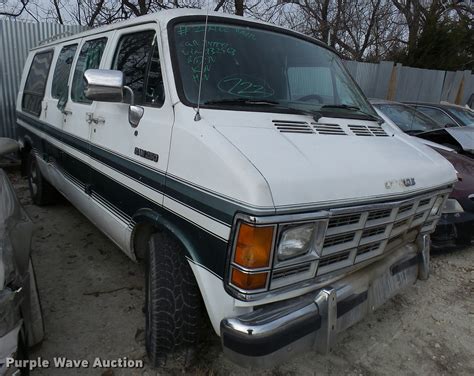 1992 Dodge Ram Van B250 van in Wichita, KS | Item DG9519 sold | Purple Wave