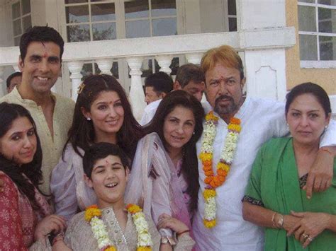 Akshay kumar family photo with wife son dimple Kapadia and Rajesh ...