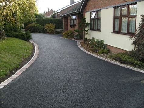 21 Top Driveway Edging Ideas That Will Improve Your Yard