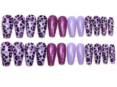 Press-On Nails - Gwen at stacymyers.dipsydip.com