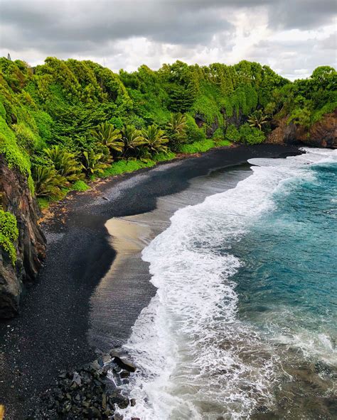 WAIʻĀNAPANAPA STATE PARK "Black Sand Beach" Moving To Hawaii, Hawaii Vacation, Dream Vacations ...