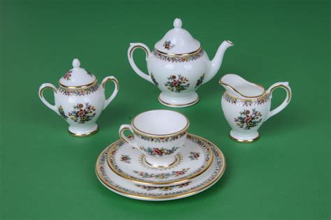 Miniature tea set Coalport Ming Rose | Louça vintage, Vintage