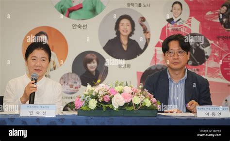 'Pansori' master marks 60th anniversary South Korea's "pansori" legend Ahn Sook-sun (L) holds a ...