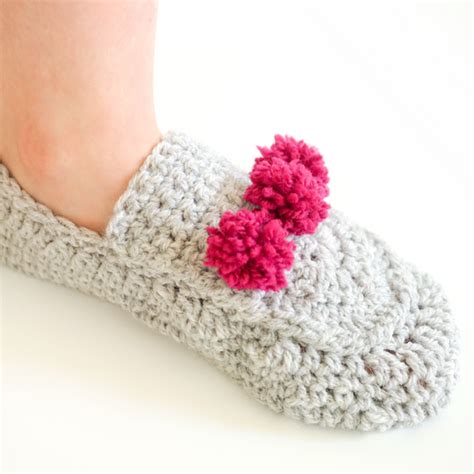 Mini Pom Pom Slippers Crochet Pattern – I Love Stitches