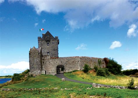 File:Dunguaire Castle, Galway, Ireland.png - Wikimedia Commons
