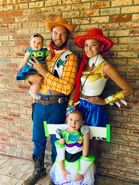 Toy story costumes | Family themed halloween costumes, Themed halloween ...