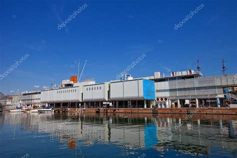 Aquarium of Genoa – Stock Editorial Photo © joymsk #32186911