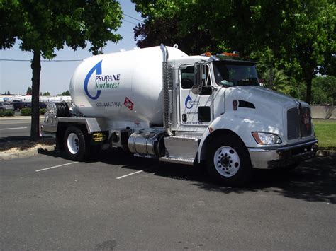 Propane Bobtails - Pacific Truck Tank, Inc.