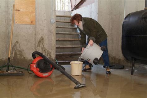 Basement-flood-remove-water-1024x685 - Waterproof.com