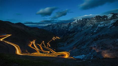 Mountain road scenery, Stelvio Pass (Stilfserjoch), Ortler Alps, Italy ...