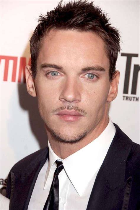 Celebrities With Heterochromia Iridis | Pencil mustache, Mustache, Thin mustache