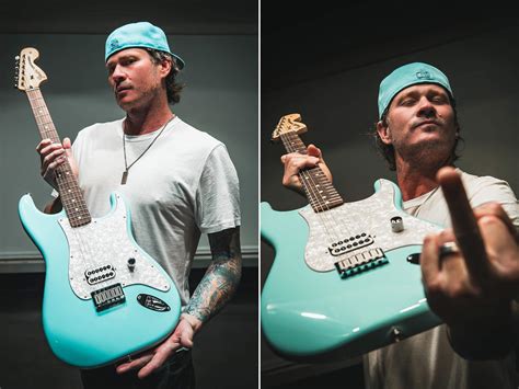 Is Tom DeLonge teasing the return of his Signature Stratocaster?