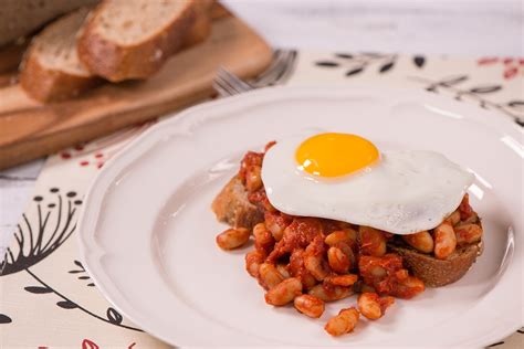 Full English Breakfast (Baked Beans on Toast) - Mains Recipe