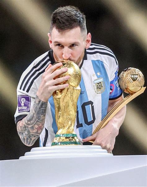 Argentina clinches FIFA World Cup 2022 title, Messi lifts the TROPHY ...