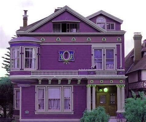 This purple house : r/AccidentalWesAnderson