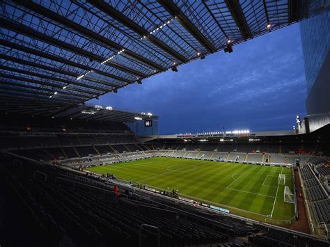 St James' Park, Newcastle-upon-Tyne, Inglaterra. Capacidad 52.387 espectadores. Equipo local ...