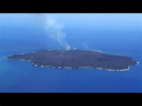 How are volcanic islands formed? - YouTube