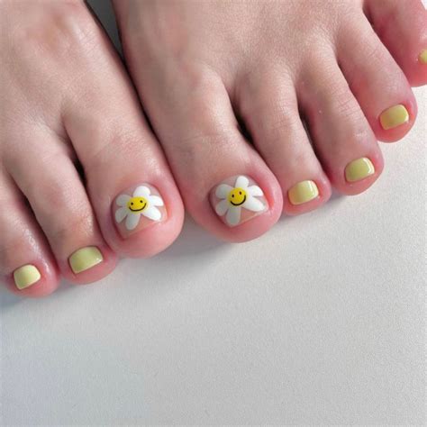 Toe Nail Designs With Flowers