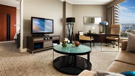 Sydney Luxury Suites & Rooms | 5-Star Hotel | Four Seasons Sydney