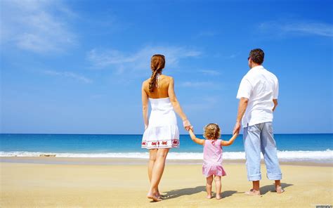 Family Walk Beach wallpaper | 1920x1200 | #29993