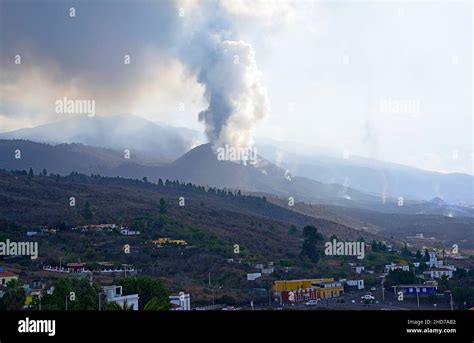 La Palma volcano eruption seen from the Tajuya viewpoint (11-15-2021 ...