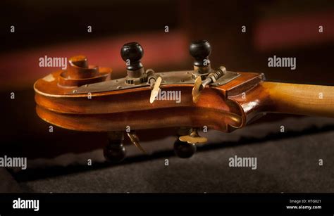 violin scroll Stock Photo - Alamy