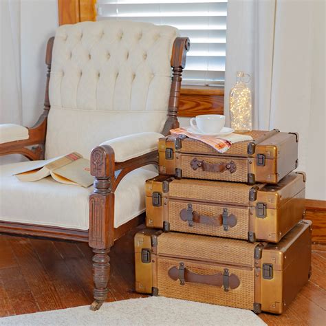 SET/3 BAMBOO FINISHED SUITCASE DÉCOR WITH ANTIQUE FINISH