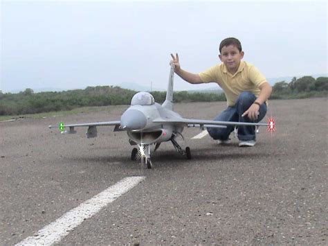 The largest Remote control planes .. Worlds Largest Model RC Plane ...