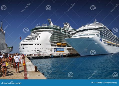 Cruise Ship Passengers editorial photo. Image of ship - 14478046