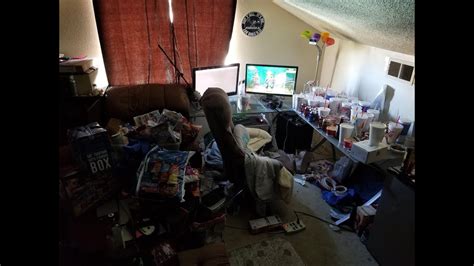 Asmongold cleans his room