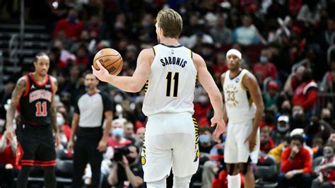 Pacers trade Domantas Sabonis, Justin Holiday, Jeremy Lamb to Kings