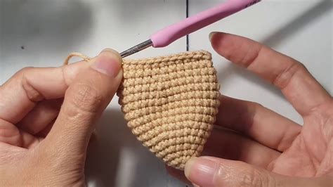 How to crochet goat ears_ hoàn thiện phần tai của dê - YouTube