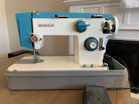 VINTAGE WHITE SEWING MACHINE MODEL 477 WITH REVERSE COMPLETE | #2094423948