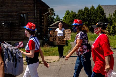 Sara Gideon Is Running Strong Against Susan Collins in Maine - The New York Times