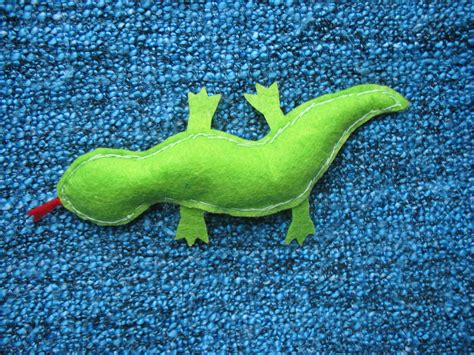 Free Images : green, amphibian, toy, gecko, sewing, vertebrate, handmade, felt, the lizard ...