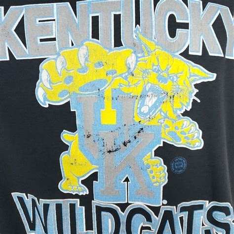 Vintage Kentucky Wildcats Men's T-Shirt | Shop THRILLING