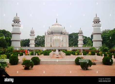 Bangladeshi Taj Mahal Stock Photo - Alamy