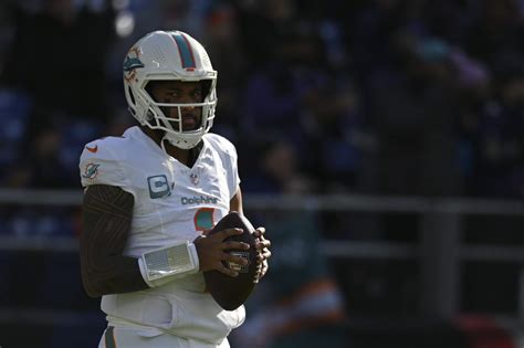 Legendary NFL quarterback breaks down how Miami Dolphins and Tua Tagovailoa can fix their ...