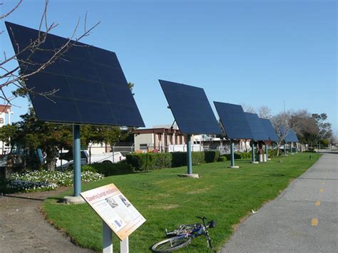 Solar Panels | These panels automatically follow the sun acr… | Flickr