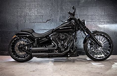 Harley-Davidson Breakout Shines Pure in All the Right Shades of Black ...