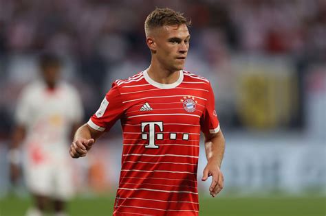 Bayern Munich star Joshua Kimmich heaps praise on midfield teammates ...