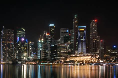 Singapore Cbd At Night by Thant Zaw Wai