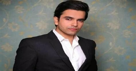 Junaid Khan - Biography, Age, Family, Songs, Dramas | Reviewit.pk